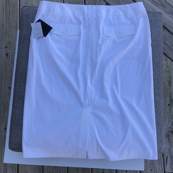 NWT! / LIZ CLAIBORNE - Flat Front Skirt w/ Stretch - White - Picture 2 of 8
